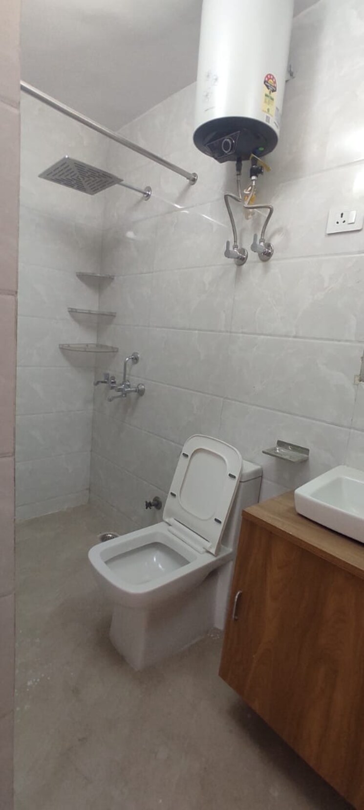 Bathroom, ip extension 2 Bedroom 950 Sq.Ft. Apartment In Ip Extension Delhi 9611296