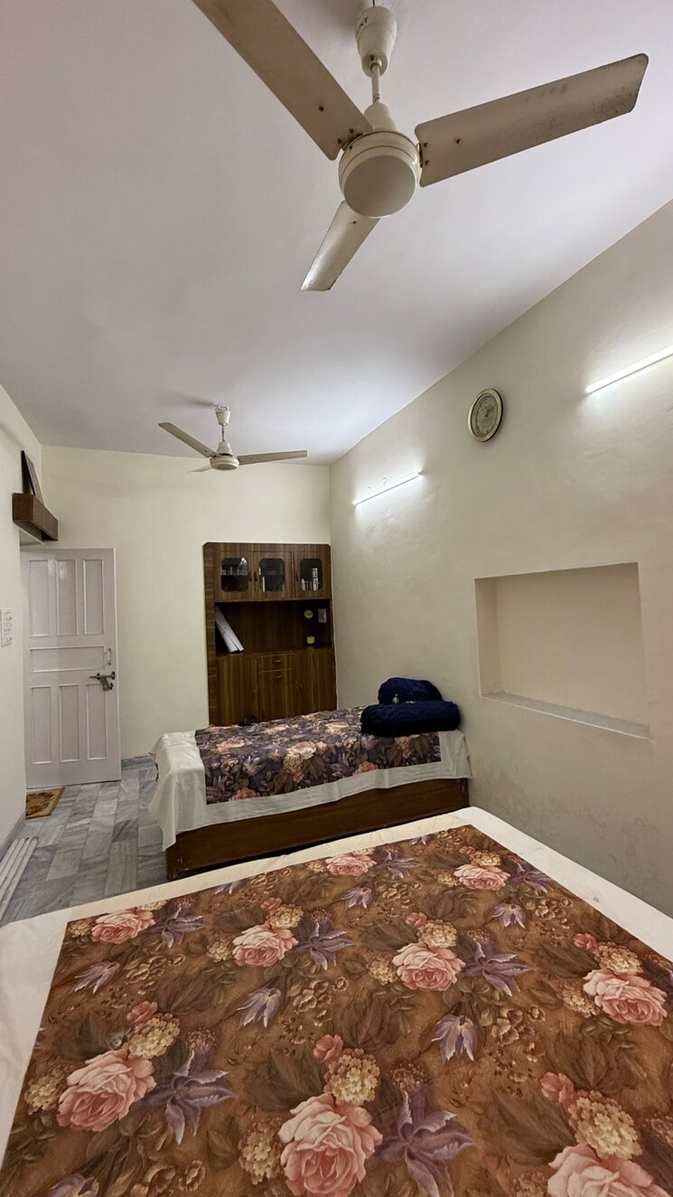 Bedroom, sector 37 1 Bedroom 900 Sq.Ft. Independent House In Sector 37 Chandigarh 9611329