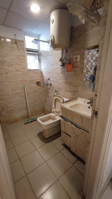 Bathroom in 3 BHK Apartment at Ajnara Le Garden, Sector 16b Greater Noida – for Sale