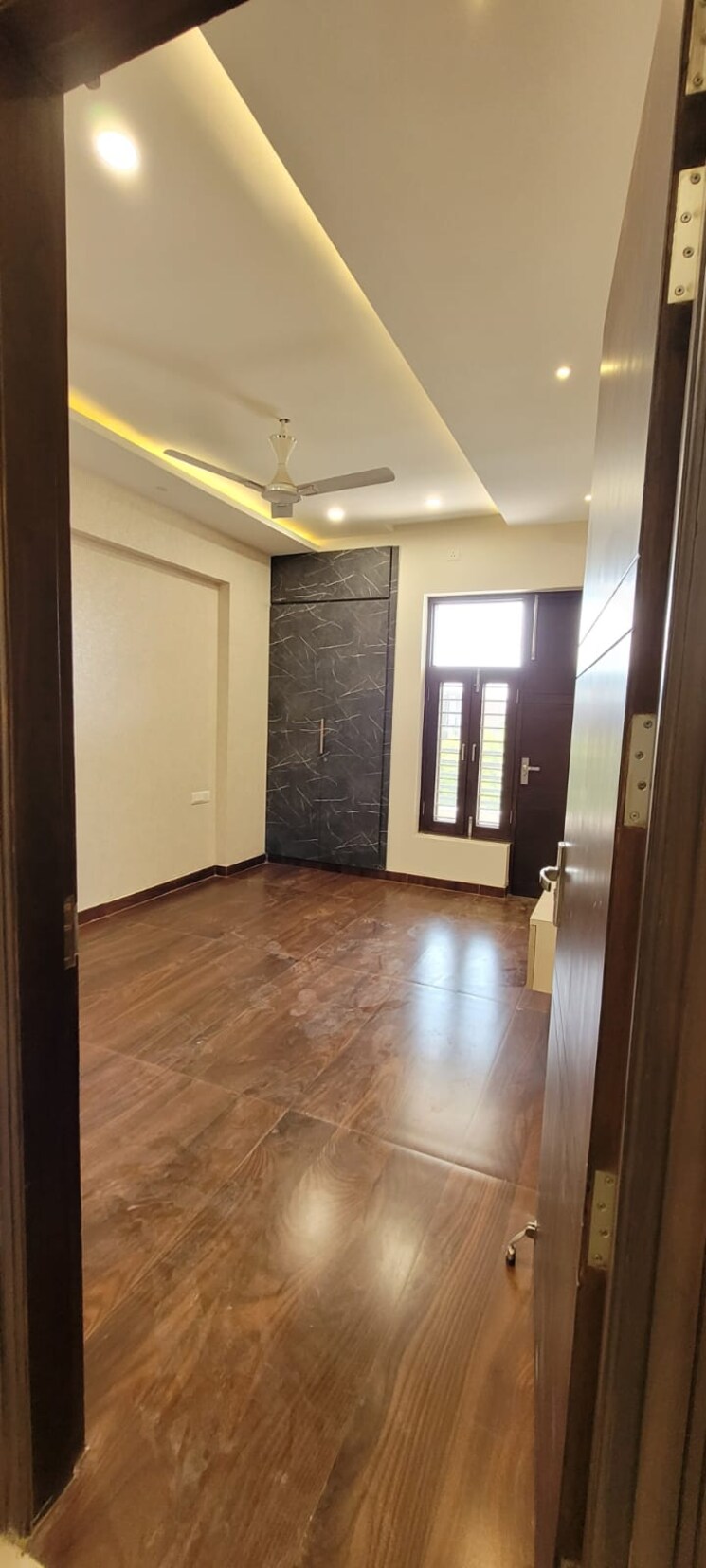 Room, sector 89 3 Bedroom 1300 Sq.Ft. Builder Floor In Sector 89 Faridabad 9611355