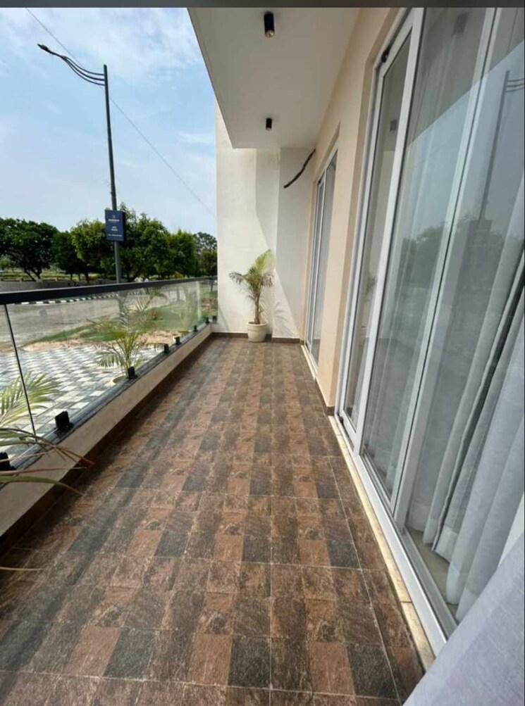 Balcony, vip road 3 Bedroom 1850 Sq.Ft. Apartment In Vip Road Zirakpur 9611446