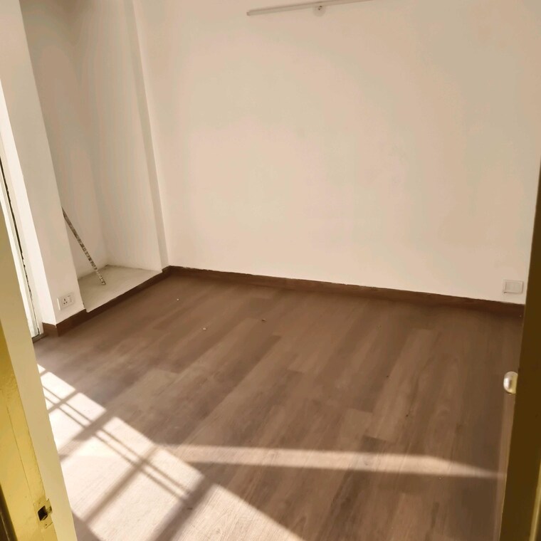 Bathroom, paras-tierea 2 Bedroom 925 Sq.Ft. Apartment In Sector 137 Noida 9611384