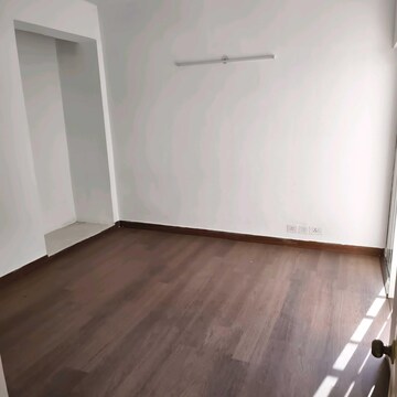 Room in 2 BHK Apartment at Paras Tierea, Sector 137 – for Rent