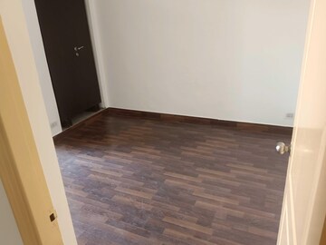 Room in 2 BHK Apartment at Paras Tierea, Sector 137 – for Rent