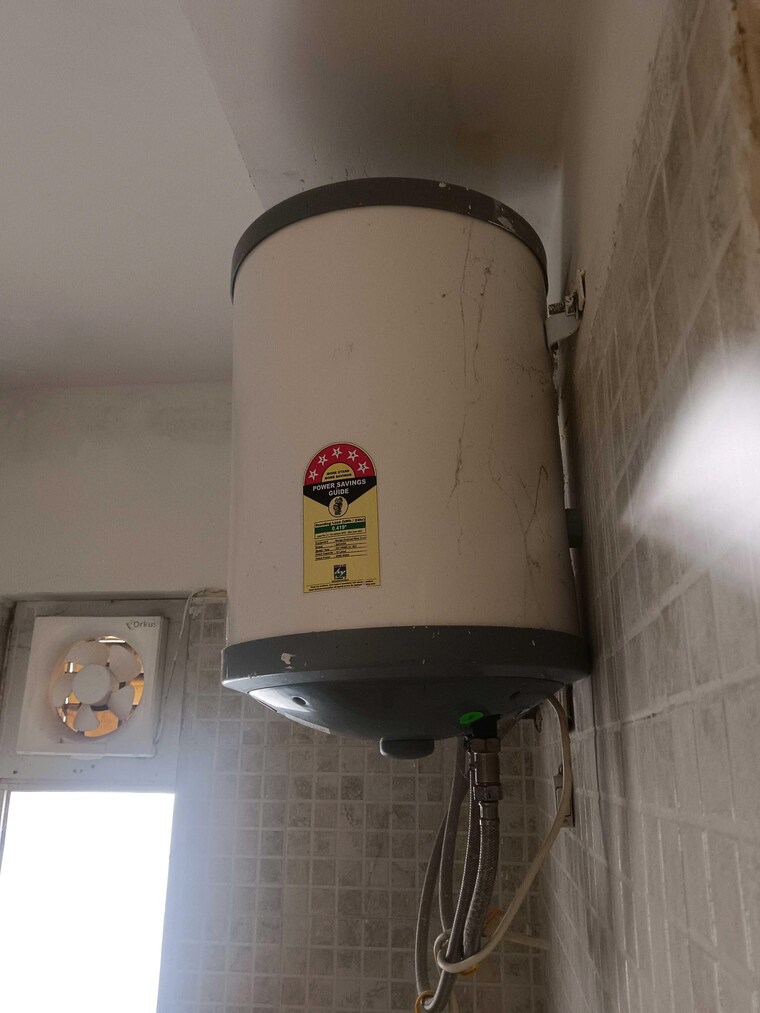 Bathroom, paras-tierea 2 Bedroom 925 Sq.Ft. Apartment In Sector 137 Noida 9611384