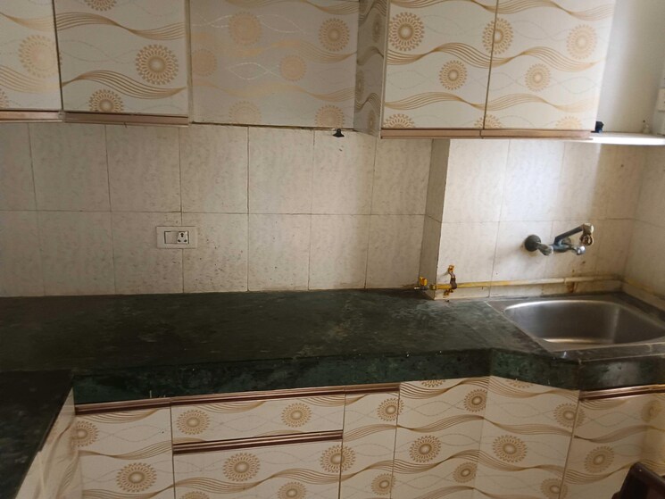Bathroom, paras-tierea 2 Bedroom 925 Sq.Ft. Apartment In Sector 137 Noida 9611384