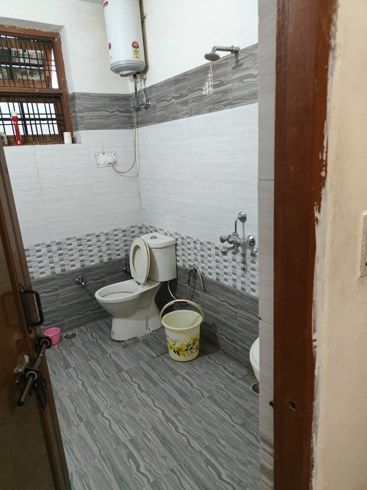 Bathroom, gomti nagar Pg For Boys & Girls In Gomti Nagar 9611404