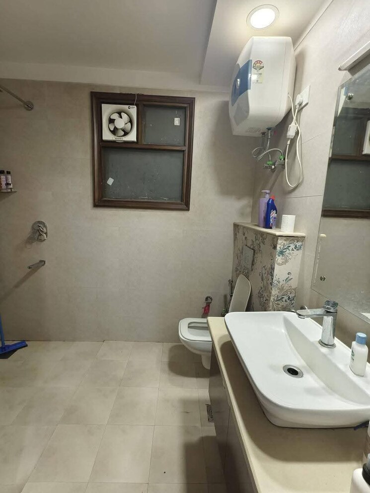 Bathroom, saket 3 Bedroom 1650 Sq.Ft. Builder Floor In Saket Delhi 9611481