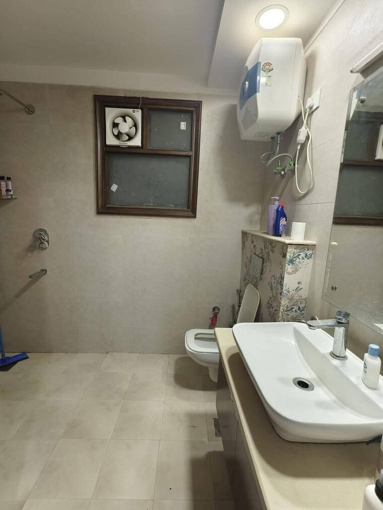 Bathroom, saket 3 Bedroom 1650 Sq.Ft. Builder Floor In Saket Delhi 9611481