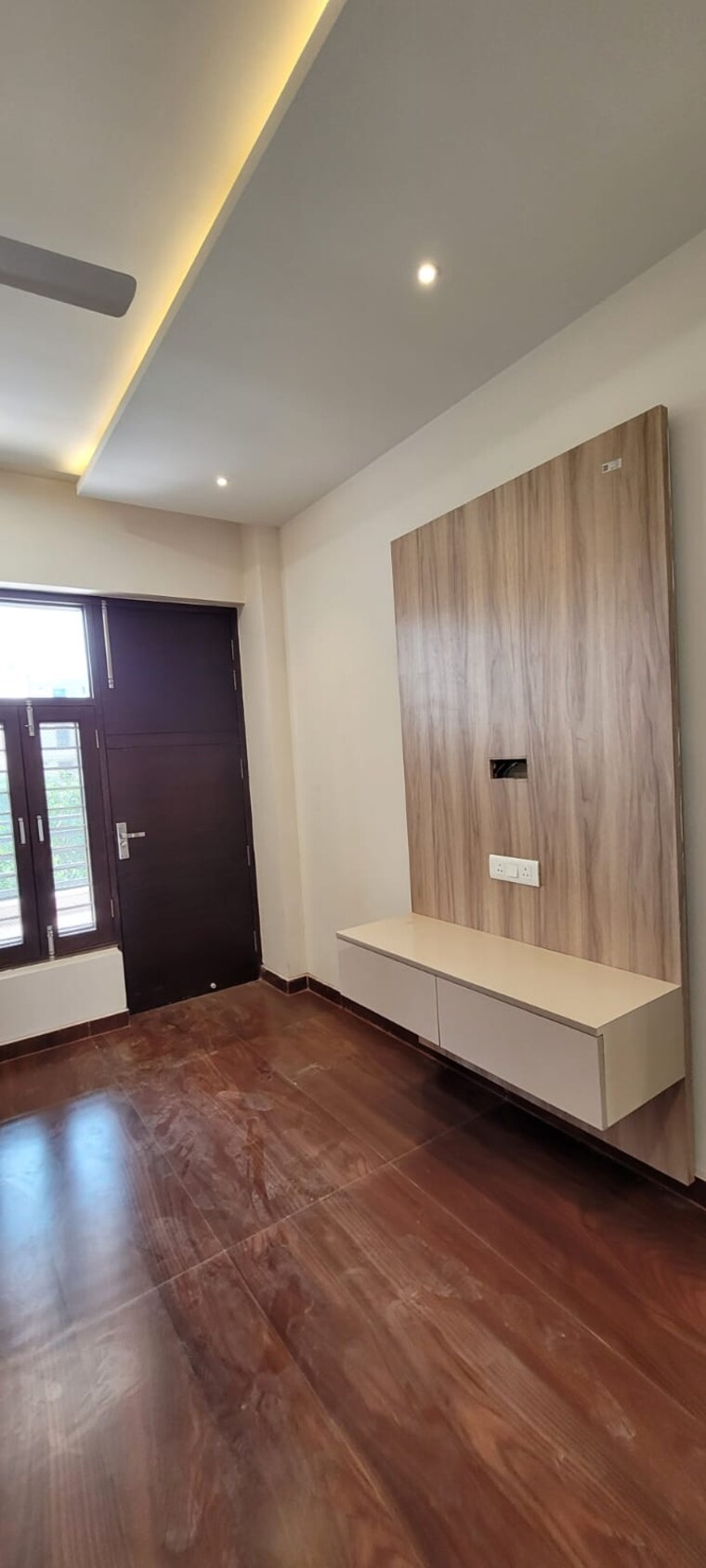 Room, sector 85 3 Bedroom 1100 Sq.Ft. Builder Floor In Sector 85 Faridabad 9611467