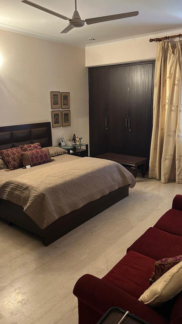 Bedroom, hauz khas 3 Bedroom 285 Sq.Yd. Builder Floor In Hauz Khas Delhi 9611498