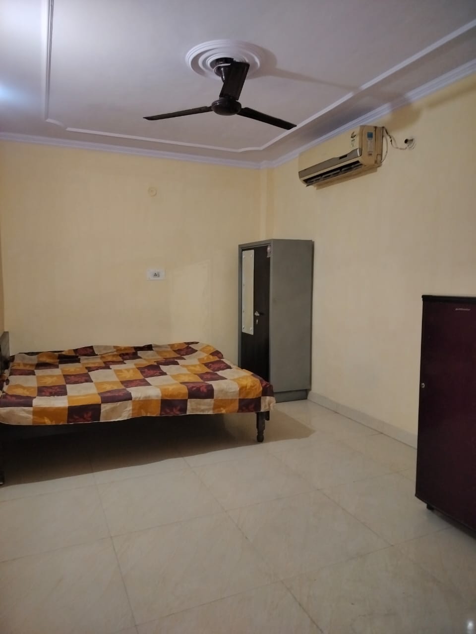 1 RkApartment For Rent in Sarita Vihar