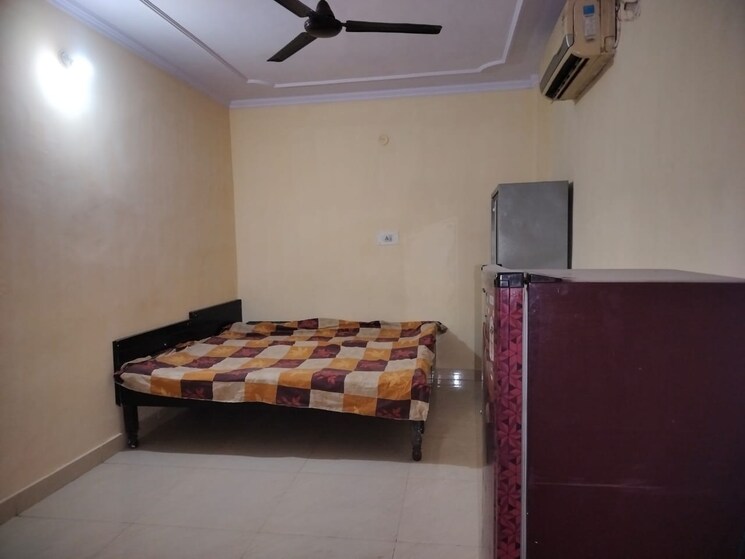 Bedroom, sarita vihar 1 RK 350 Sq.Ft. Apartment In Sarita Vihar Delhi 9611510