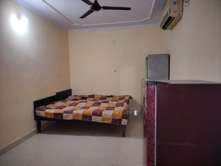 Bedroom, sarita vihar 1 RK 350 Sq.Ft. Apartment In Sarita Vihar Delhi 9611510