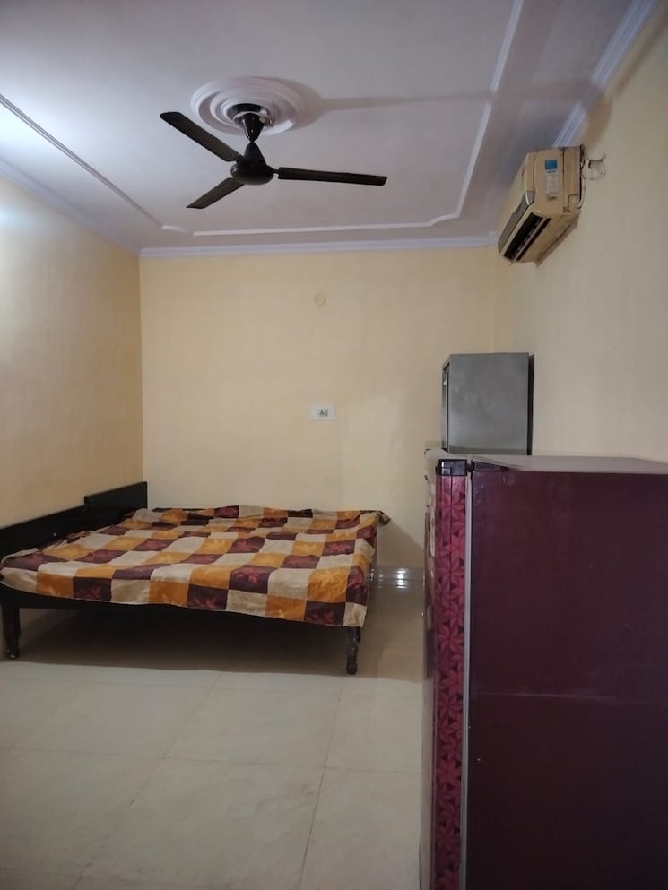 Bedroom, sarita vihar 1 RK 350 Sq.Ft. Apartment In Sarita Vihar Delhi 9611510