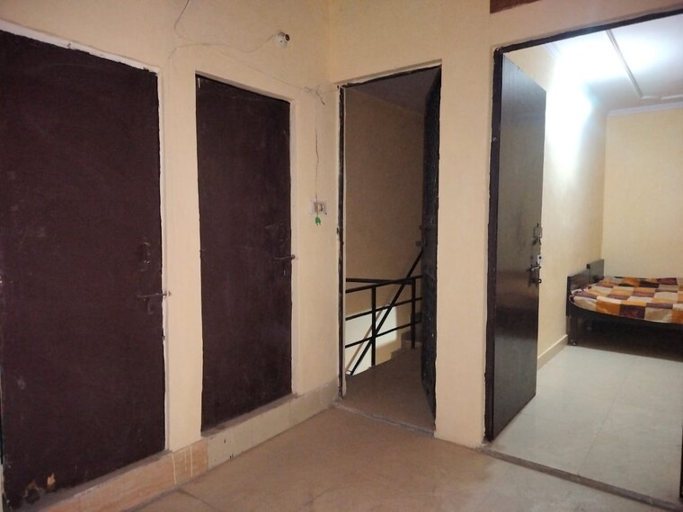 Room, sarita vihar 1 RK 350 Sq.Ft. Apartment In Sarita Vihar Delhi 9611510