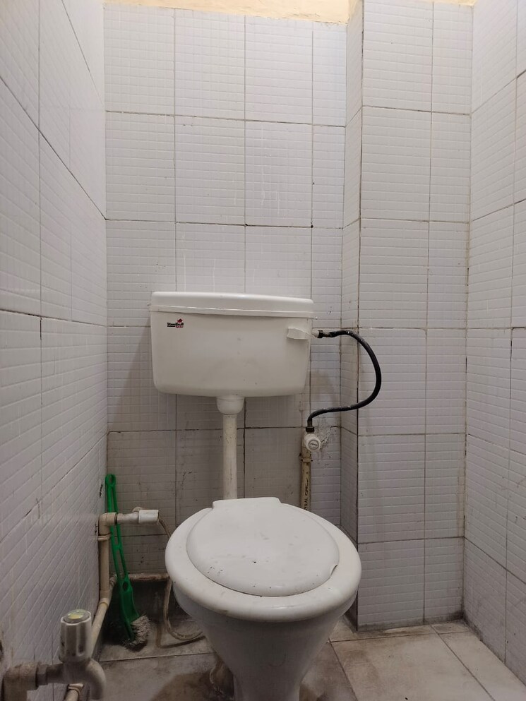 Bathroom, sarita vihar 1 RK 350 Sq.Ft. Apartment In Sarita Vihar Delhi 9611510