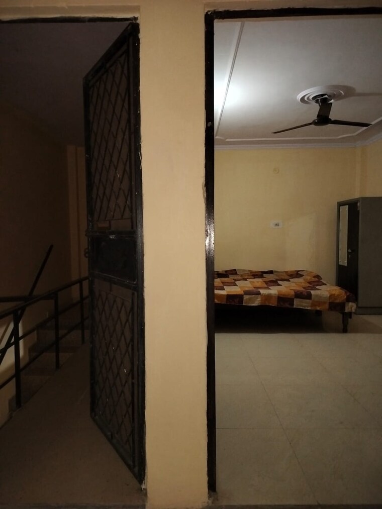Bathroom, sarita vihar 1 RK 350 Sq.Ft. Apartment In Sarita Vihar Delhi 9611510