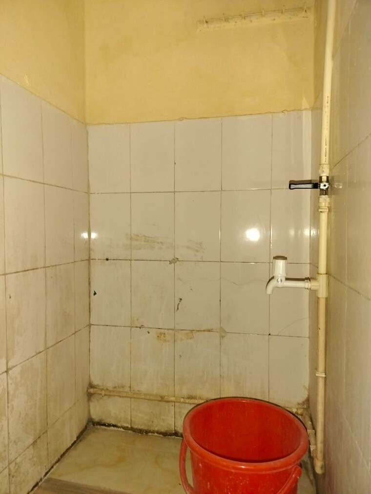 Bathroom, sarita vihar 1 RK 350 Sq.Ft. Apartment In Sarita Vihar Delhi 9611510