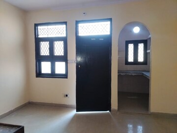 Room in 1 RK Apartment at Sarita Vihar – for Rent