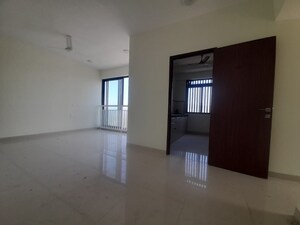 2 BHK Apartment For Rent in Malad East