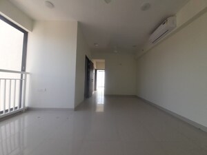 Room in 2 BHK Apartment at Malad East – for Rent