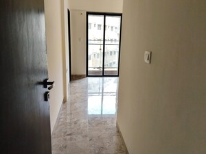 Room in 3 BHK Apartment at Hubtown Hillcrest JVLR, Andheri East – for Rent