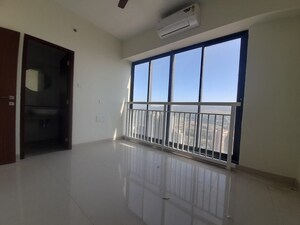Room in 2 BHK Apartment at Malad East – for Rent