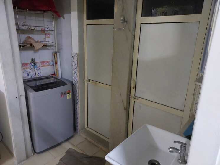 Bathroom, monarch-palace 1 Bedroom 500 Sq.Ft. Apartment In Andheri East Mumbai 9611561