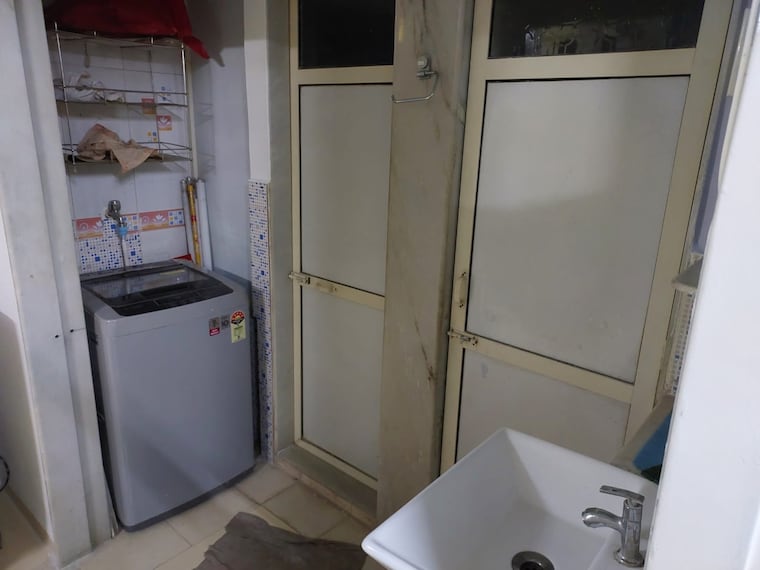 Bathroom, monarch-palace 1 Bedroom 500 Sq.Ft. Apartment In Andheri East Mumbai 9611561