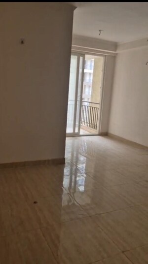 Room in 2 BHK Apartment at Amrapali Golf Homes, Sector 4 Greater Noida – for Rent