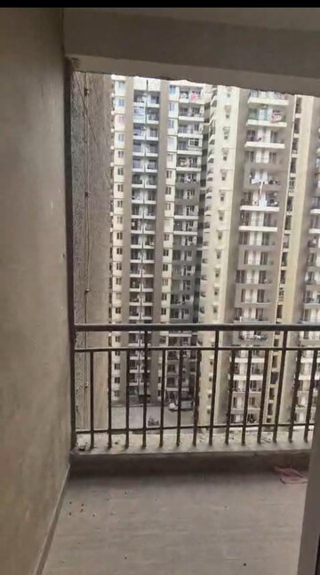 2 BHK Apartment – Exterior View View at Amrapali Golf Homes, Sector 4 Greater Noida - for Rent