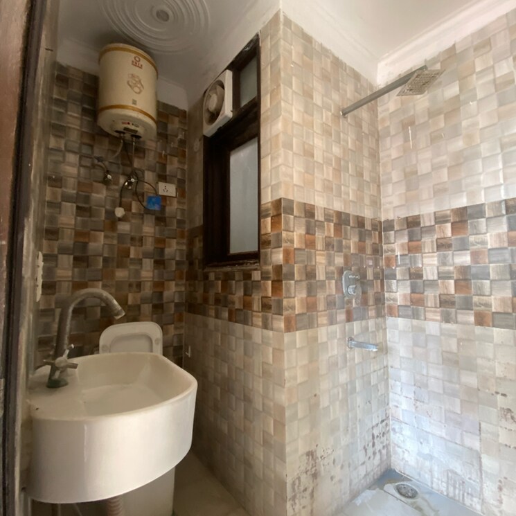 Bathroom, chattarpur 2 Bedroom 900 Sq.Ft. Builder Floor In Chattarpur Delhi 9611584