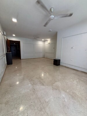 Room in 3 BHK Apartment at K Raheja Vistas, Powai – for Rent