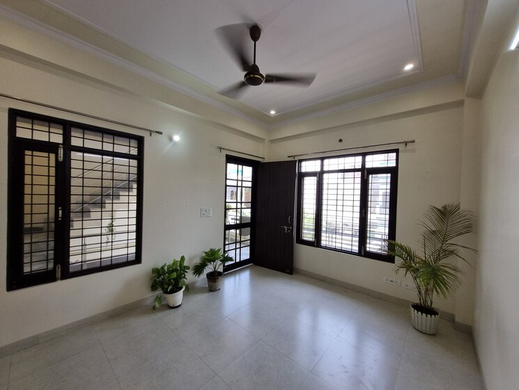 Room, vineet khand Pg For Boys & Girls In Vineet Khand 9611570