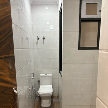 Bathroom in 2.5 BHK Builder Floor at Sector 8 Dwarka – for Rent