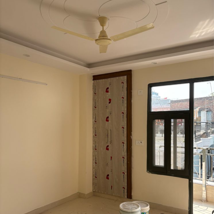 Room, sector 8 dwarka 2.5 Bedroom 75 Sq.Yd. Builder Floor In Sector 8 Dwarka Delhi 9611609