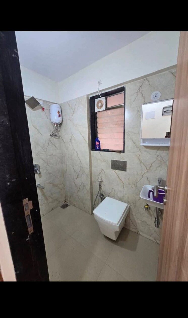 Bathroom, keytech-jiten-chs 2 Bedroom 693 Sq.Ft. Apartment In Andheri West Mumbai 9611624