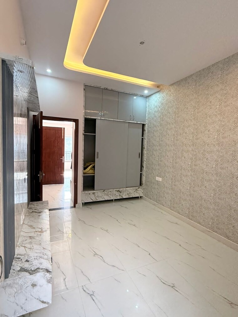 Room, kharar mohali road 3 Bedroom 110 Sq.Yd. Villa In Kharar Mohali Road Kharar 9611602