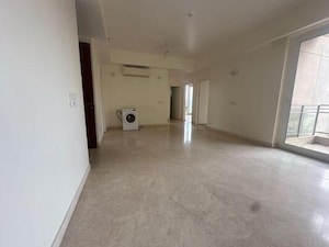 Room in 3 BHK Apartment at DLF The Primus, Sector 82a – for Sale