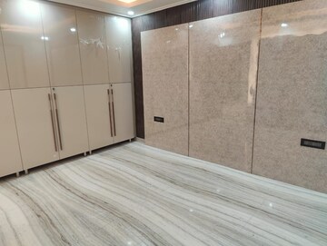 Room in 4 BHK Builder Floor at Ashiana Silver Crest, Sector 48 – for Rent