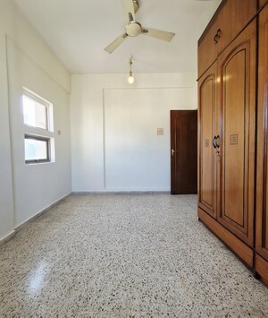 Room in 3 BHK Apartment at Bredco New Viceroy Park , Kandivali East – for Rent