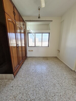 Room in 3 BHK Apartment at Bredco New Viceroy Park , Kandivali East – for Rent