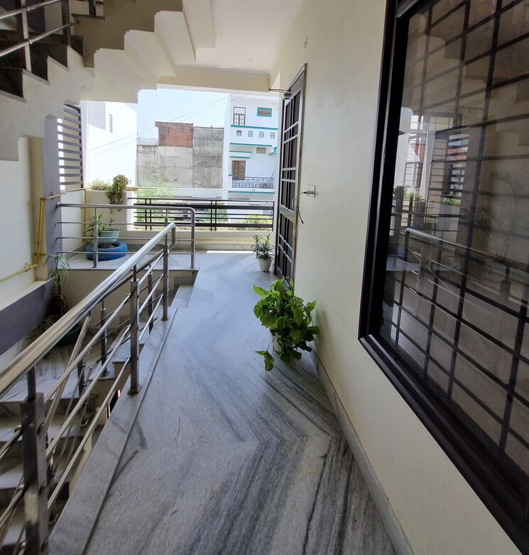 Room, vineet khand Pg For Boys & Girls In Vineet Khand 9611654