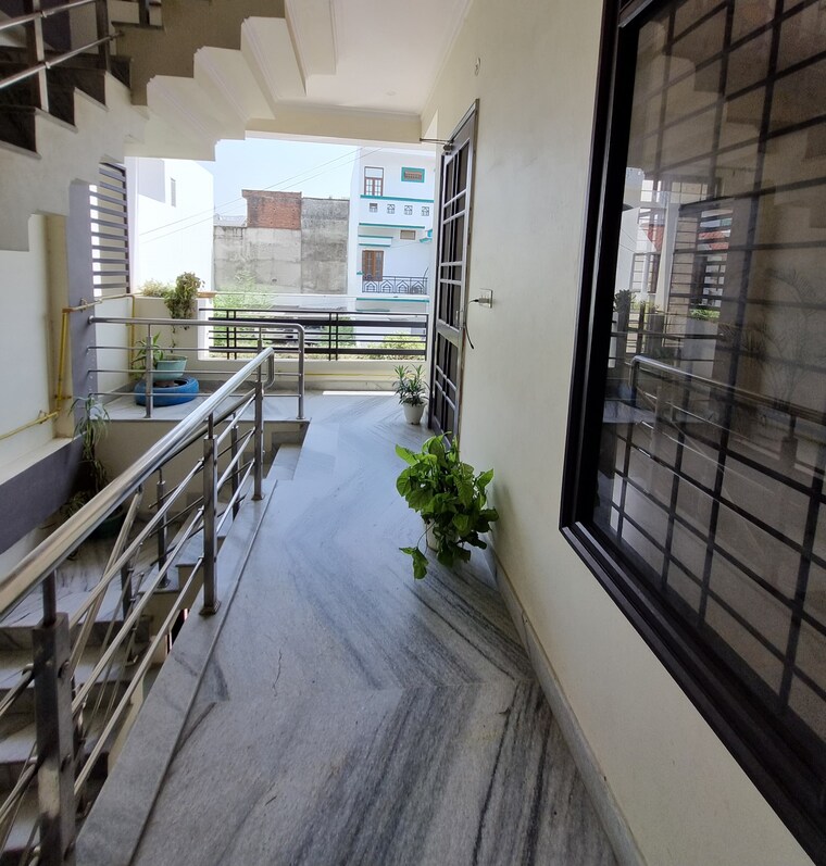 Room, vineet khand Pg For Boys & Girls In Vineet Khand 9611654