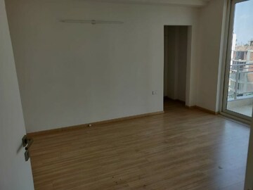 Room in 3 BHK Apartment at DLF The Primus, Sector 82a – for Sale