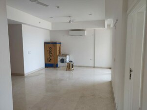 Room in 3 BHK Apartment at DLF The Primus, Sector 82a – for Sale