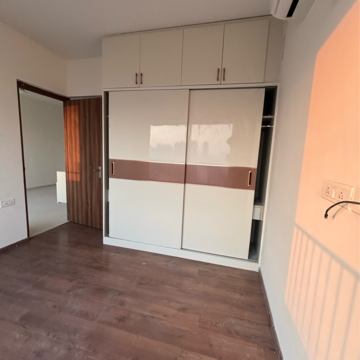 Room in 2 BHK Apartment at Shapoorji Pallonji Joyville Gurgaon, Sector 102a – for Rent