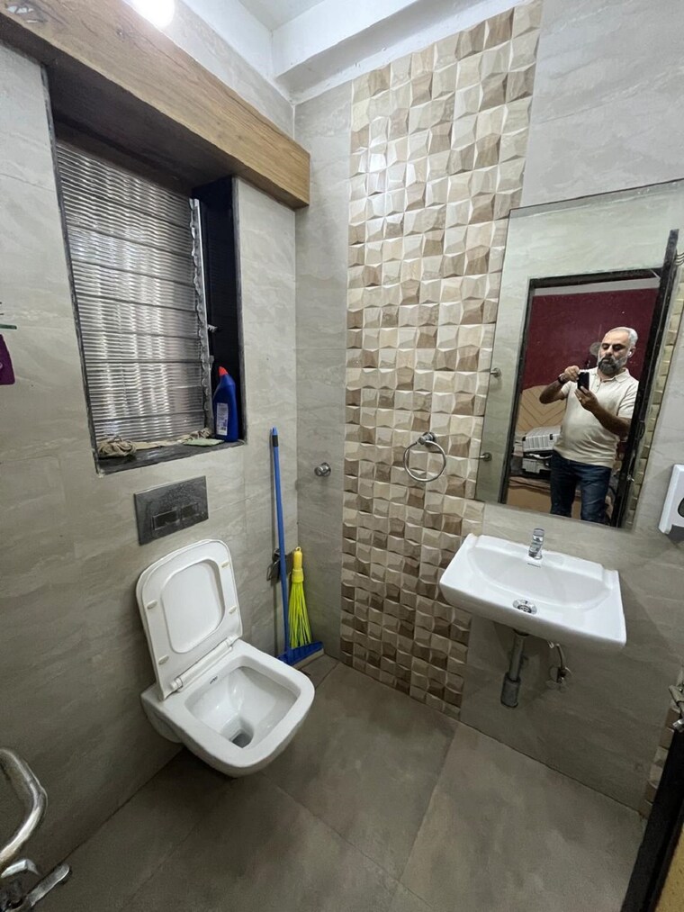 Bathroom, bandra west 2 Bedroom 700 Sq.Ft. Apartment In Bandra West Mumbai 9611685