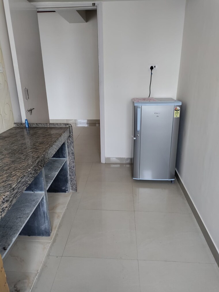 Room, dadar west Pg For Boys & Girls In Dadar West 9611676